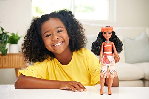 Mattel Disney Princess Moana Fashion Doll, Sparkling Look with Brown Hair, Brown Eyes & Hair Accessory